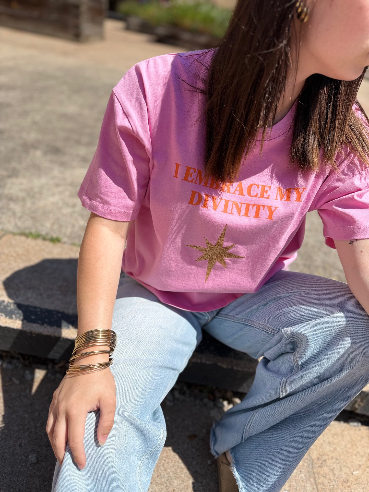 Tee Shirt I Embrace My Divinity existe en 3 couleurs